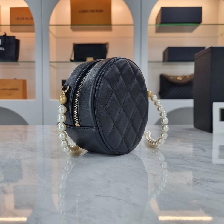 샤넬 | Chanel Pearl Round Clutch