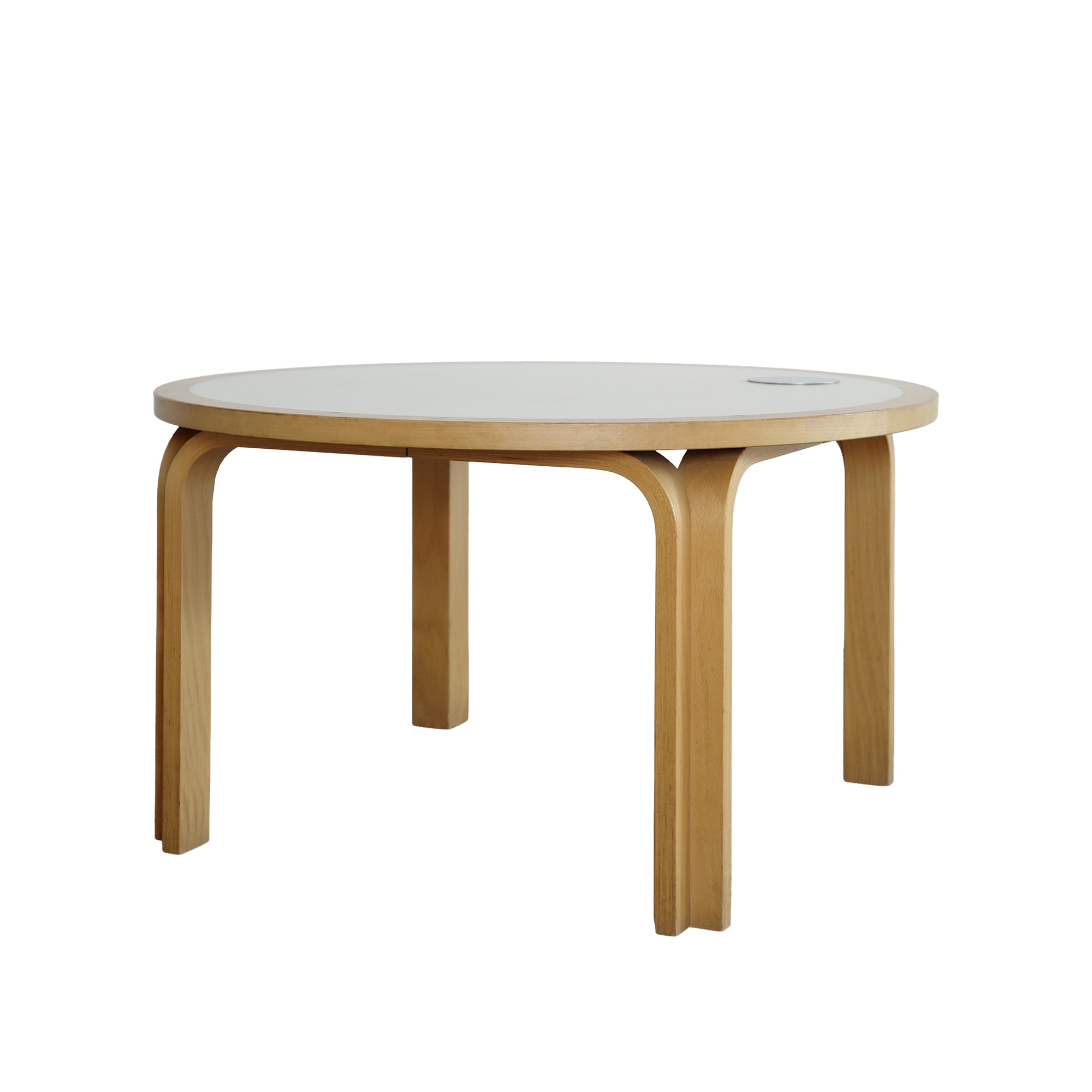 Magnus Olesen | 8000-Series Round Table