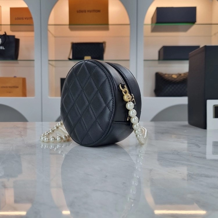 샤넬 | Chanel Pearl Round Clutch