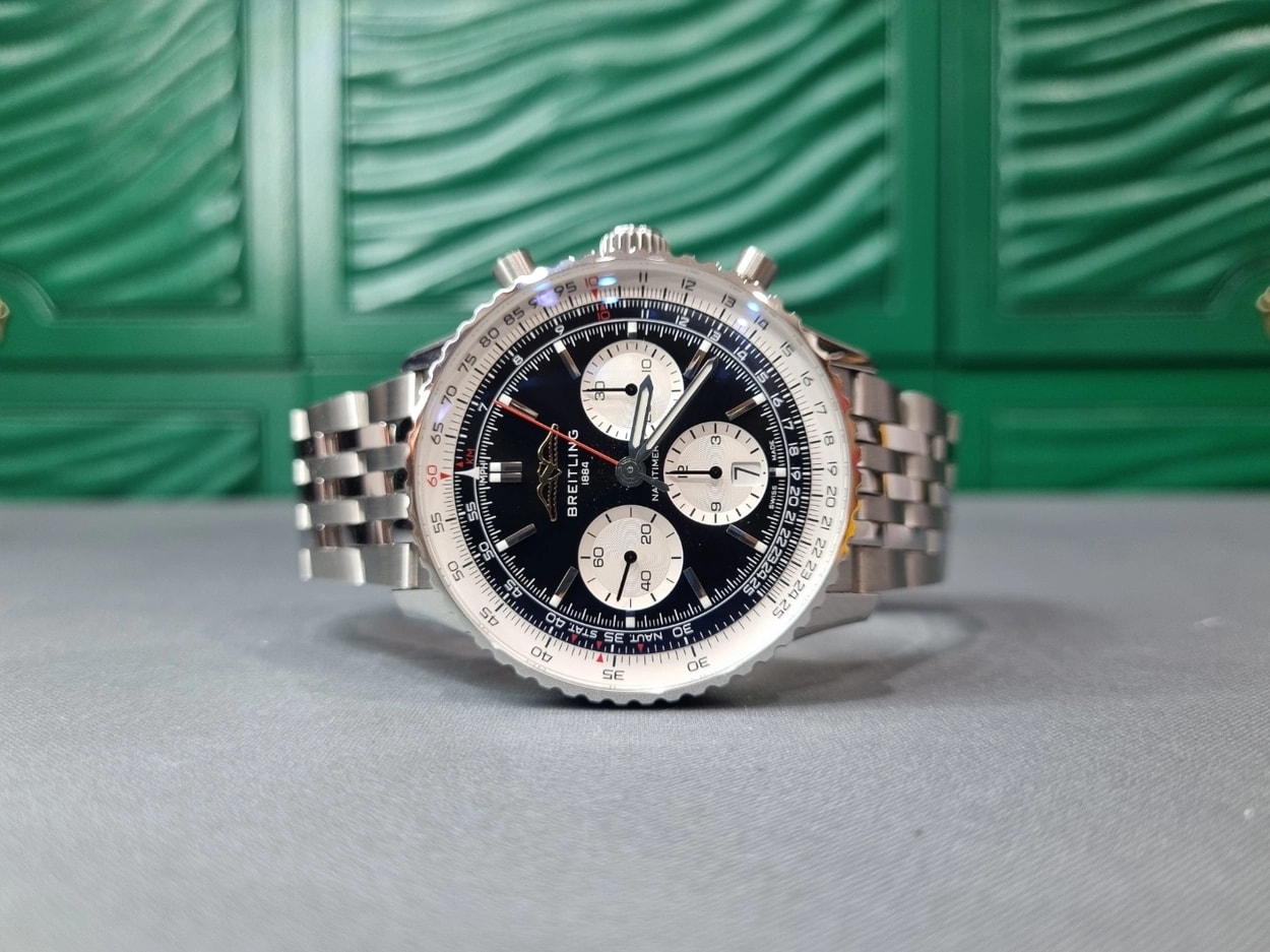 Breitling 네비타이머 크로노그래프 43 (스틸 | 블랙 다이얼 | 메탈 브레이슬릿)