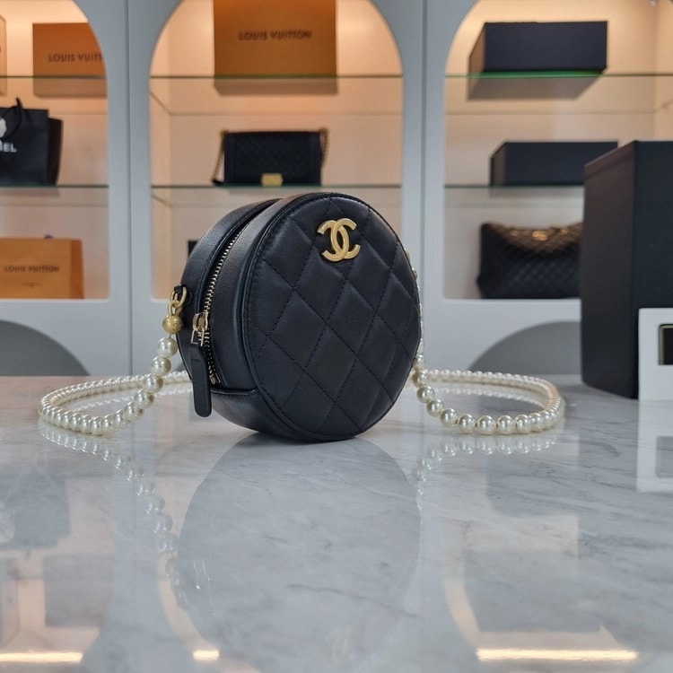샤넬 | Chanel Pearl Round Clutch