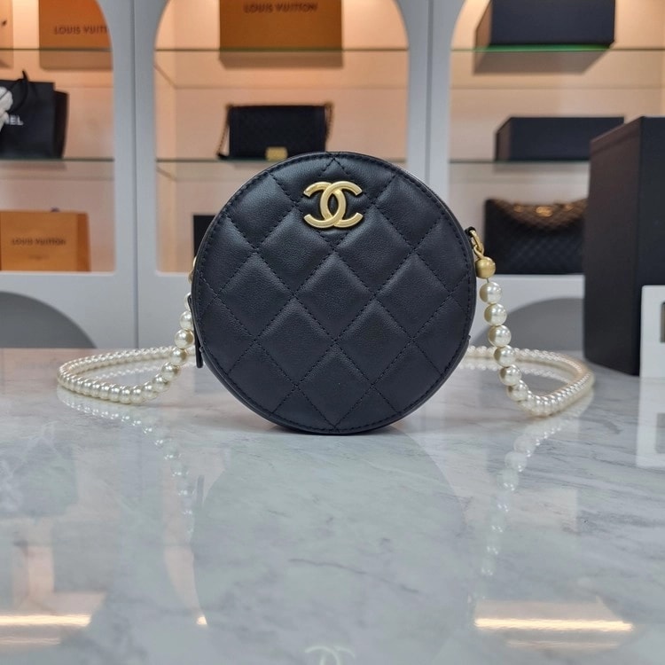 샤넬 | Chanel Pearl Round Clutch