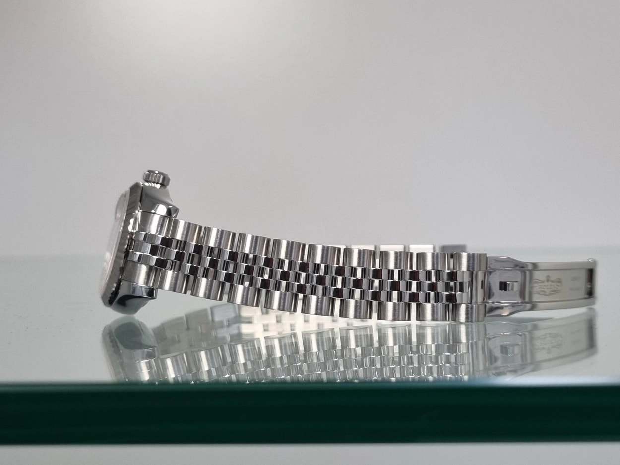 Rolex® Datejust 26mm (26mm | 블랙 다이얼 | 로만 인덱스 | 스틸)