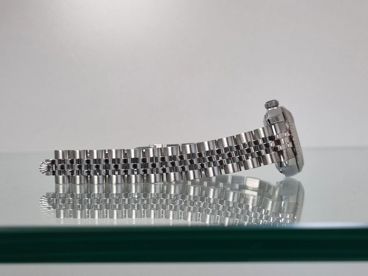 Rolex® Datejust 26mm (26mm | 블랙 다이얼 | 로만 인덱스 | 스틸)