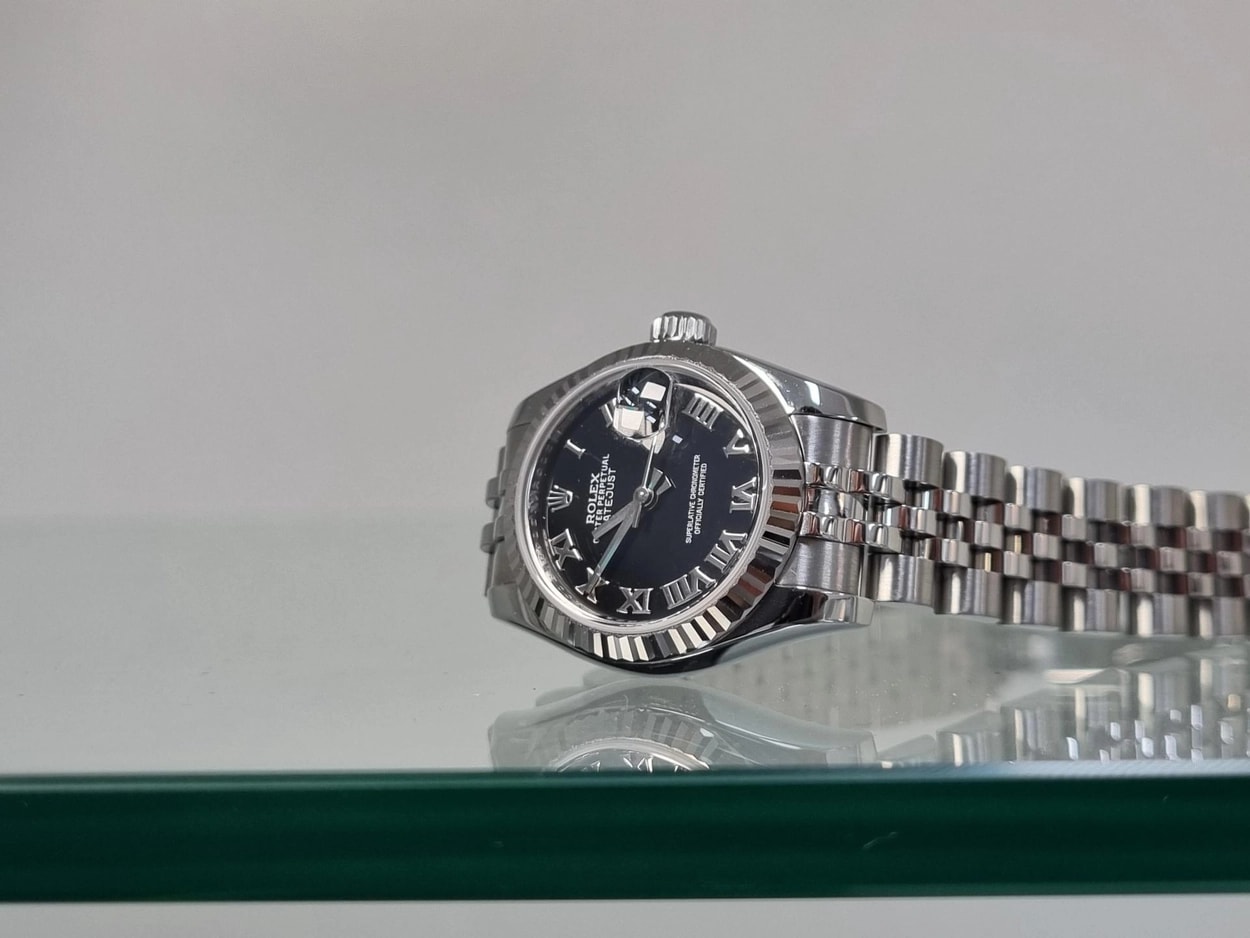 Rolex® Datejust 26mm (26mm | 블랙 다이얼 | 로만 인덱스 | 스틸)