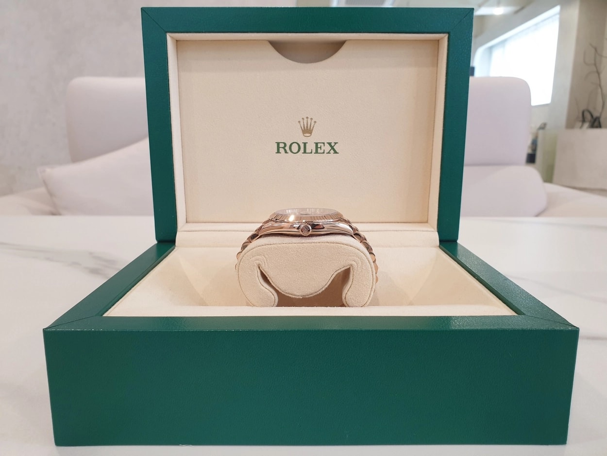 Rolex® Day-Date 40 (40mm | 초콜릿 다이얼 | 다이아몬드 세팅 인덱스 | 프레지던트 브레이슬릿)