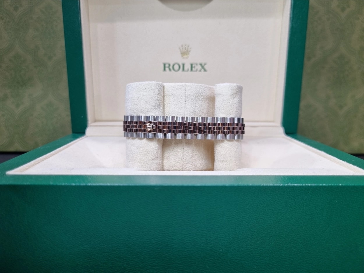 Rolex® Datejust 28 (28mm | 썬더스트 핑크 다이얼 | 스타/별 다이아 인덱스 | 로즈골드 | 플루쥬빌)