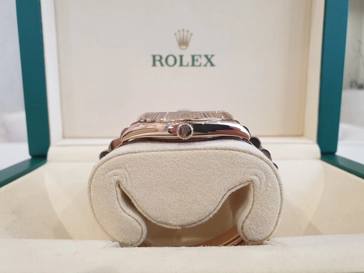 Rolex® Day-Date 40 (40mm | 초콜릿 다이얼 | 다이아몬드 세팅 인덱스 | 프레지던트 브레이슬릿)