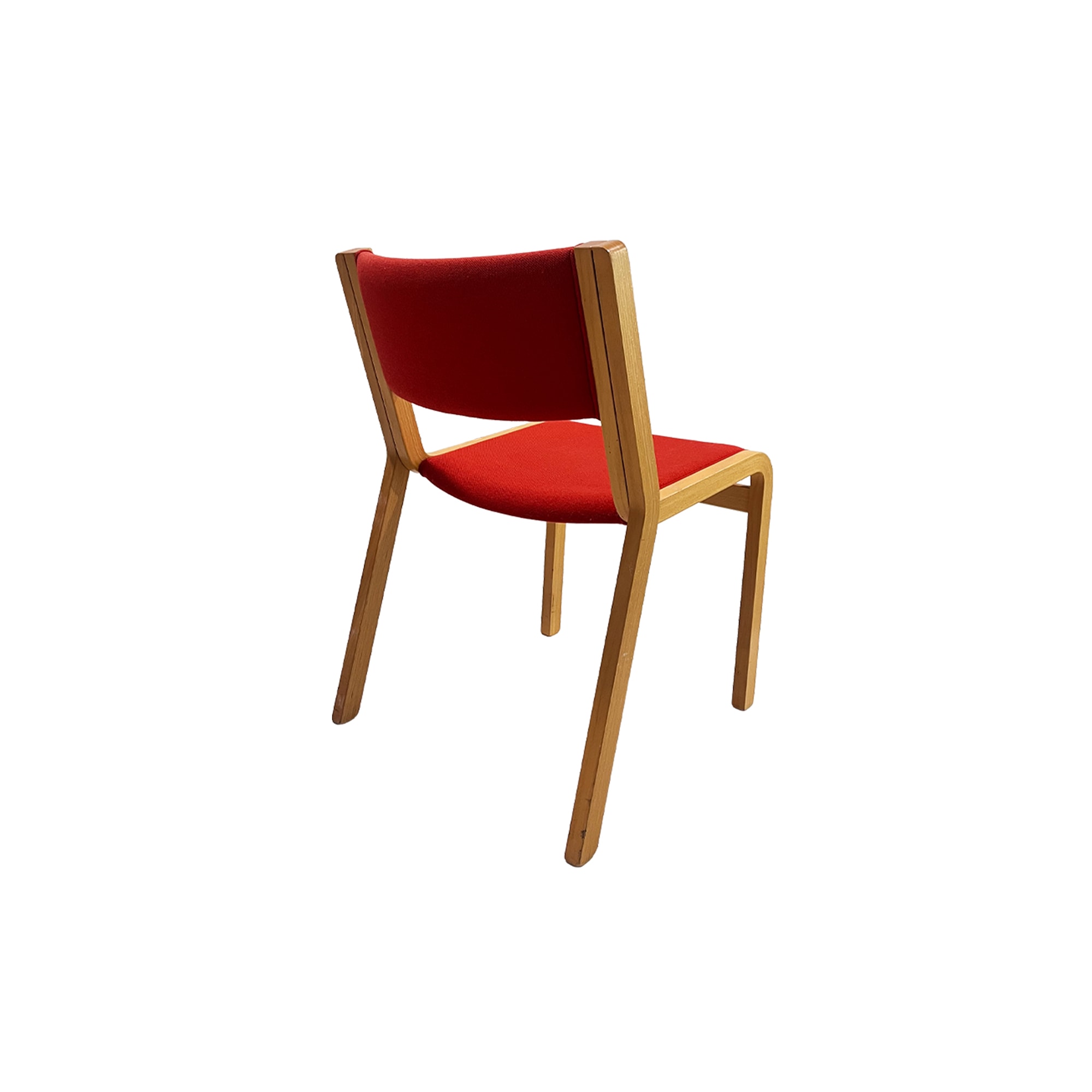 매그너스 올레센 Magnus Olesen | Model 45 Stackable Chair