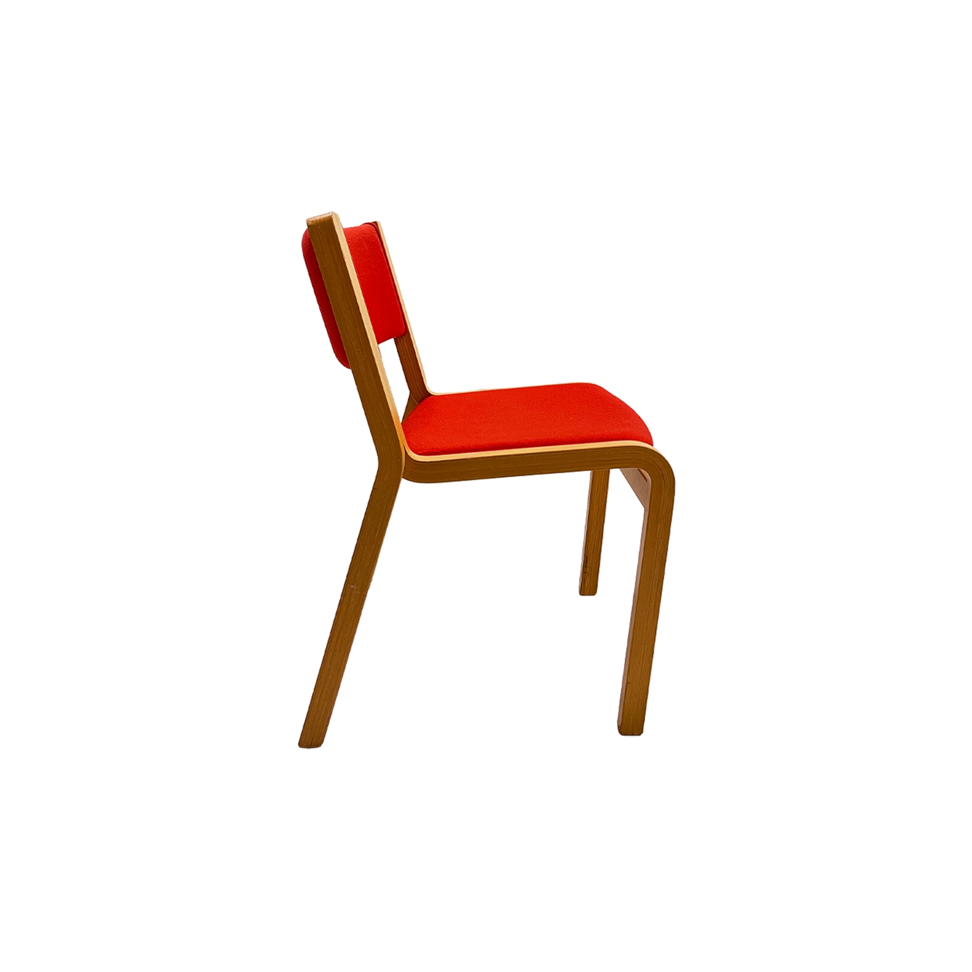 매그너스 올레센 Magnus Olesen | Model 45 Stackable Chair