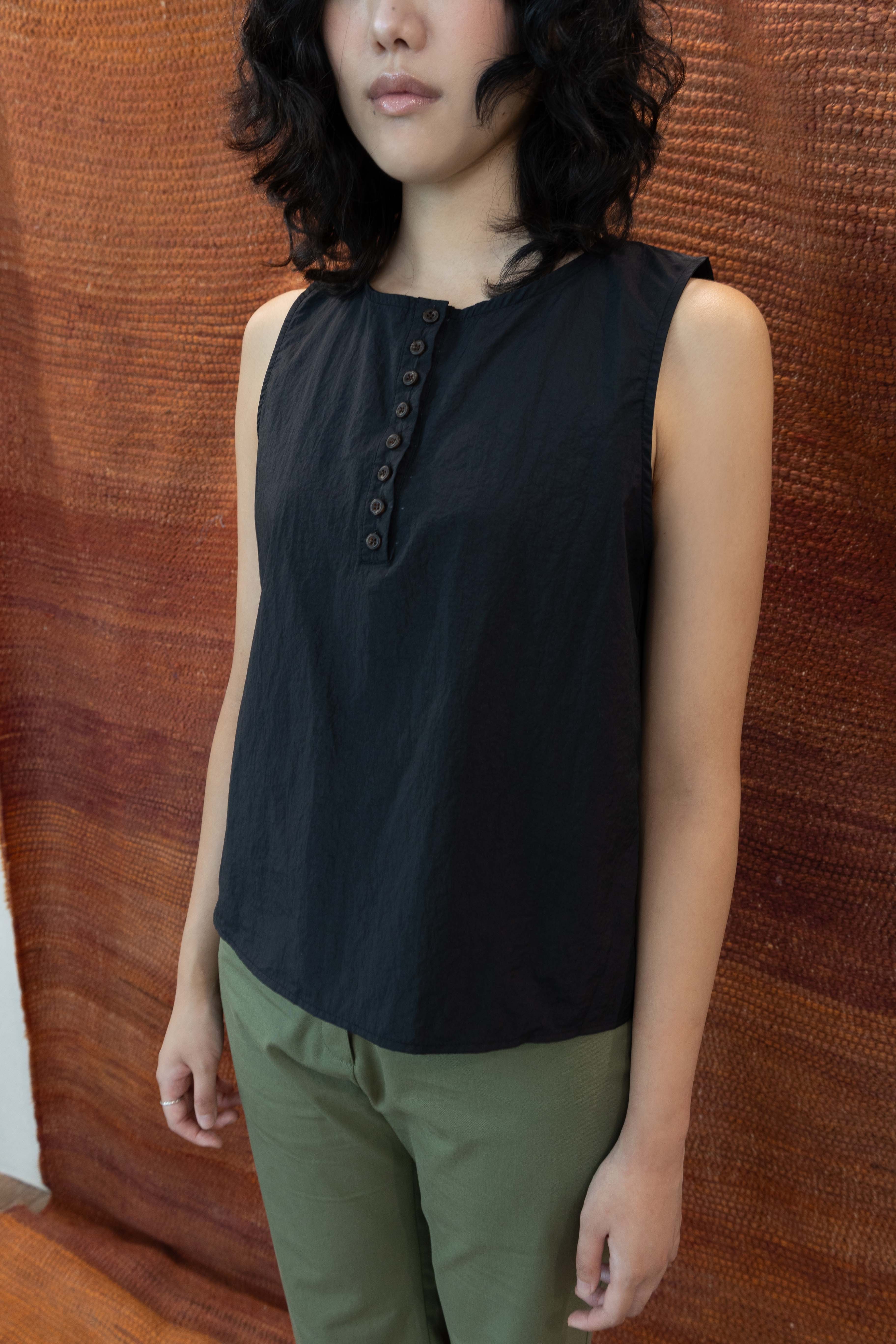 button sleeveless Top