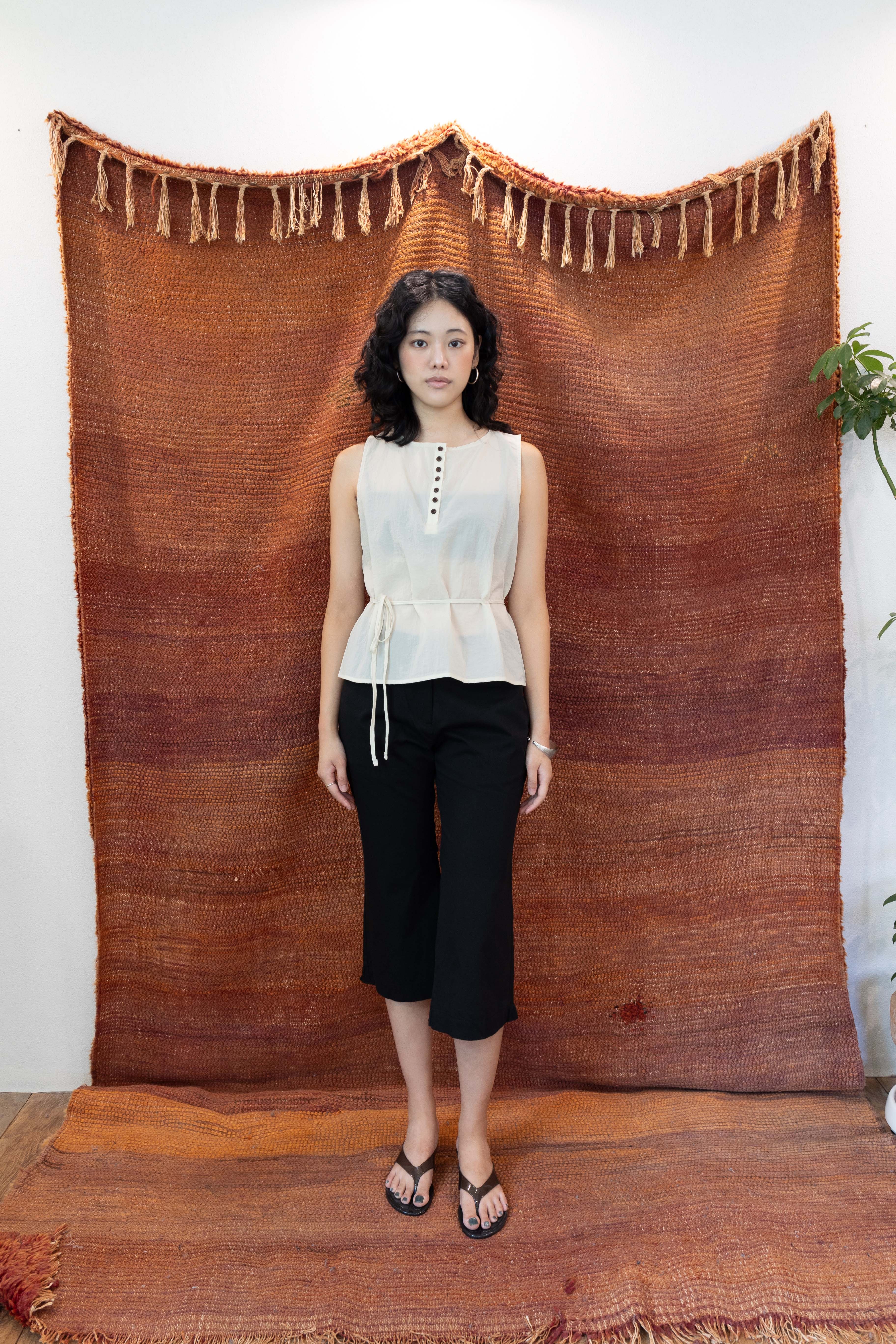 button sleeveless Top