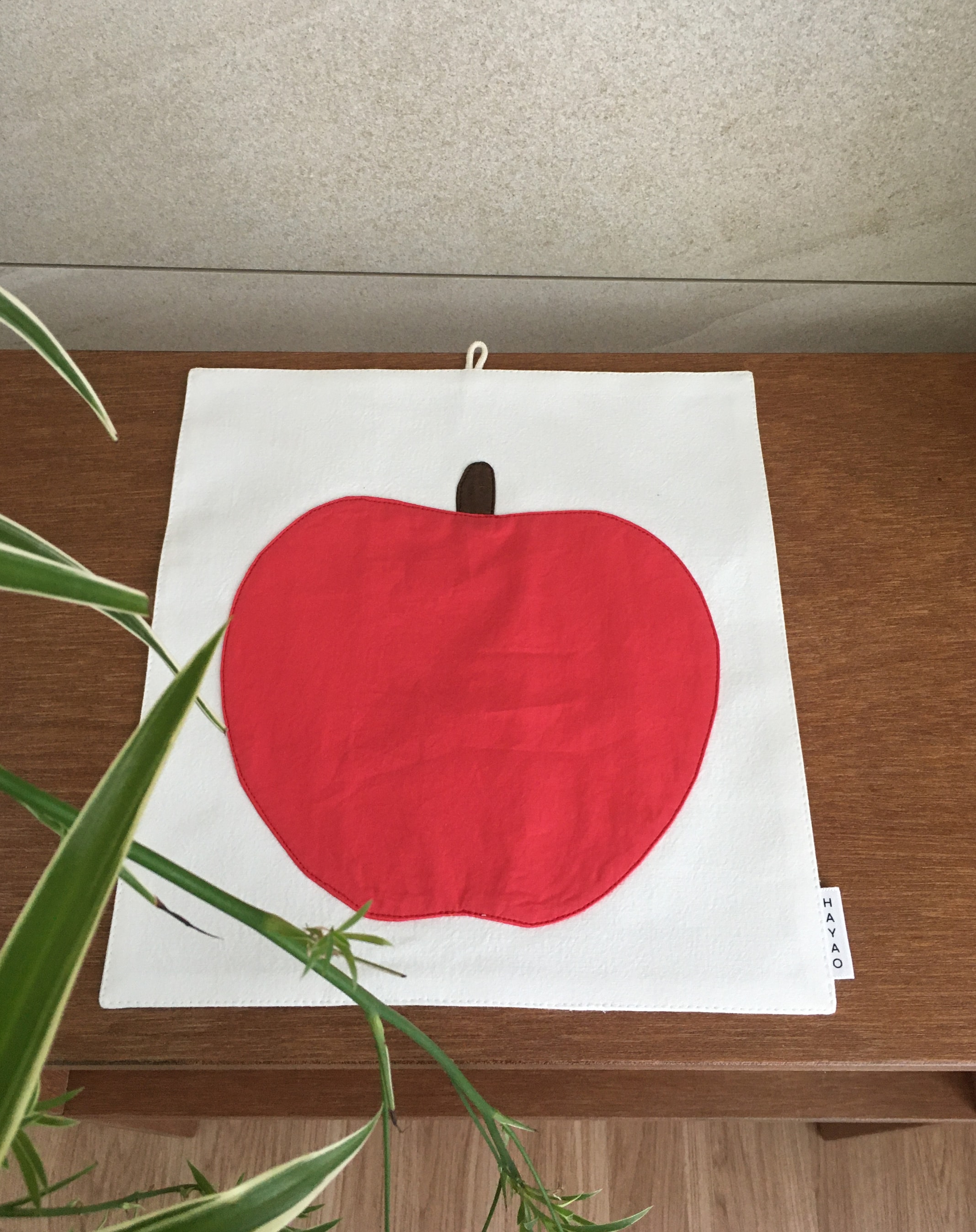 사과 그리고 달항아리