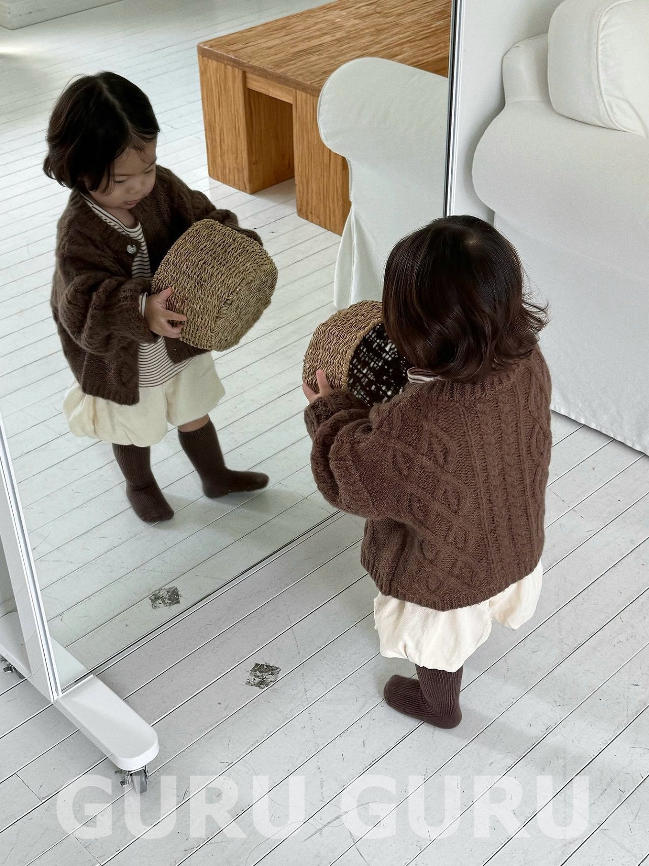 B.꽈배기니트가디건