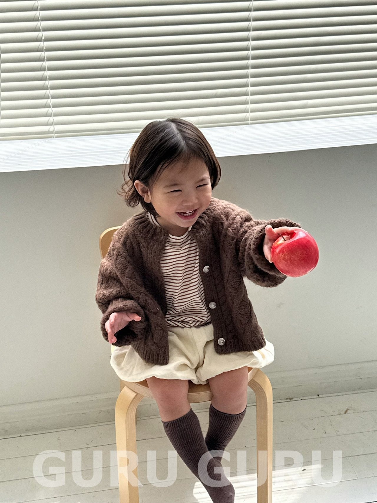 B.꽈배기니트가디건
