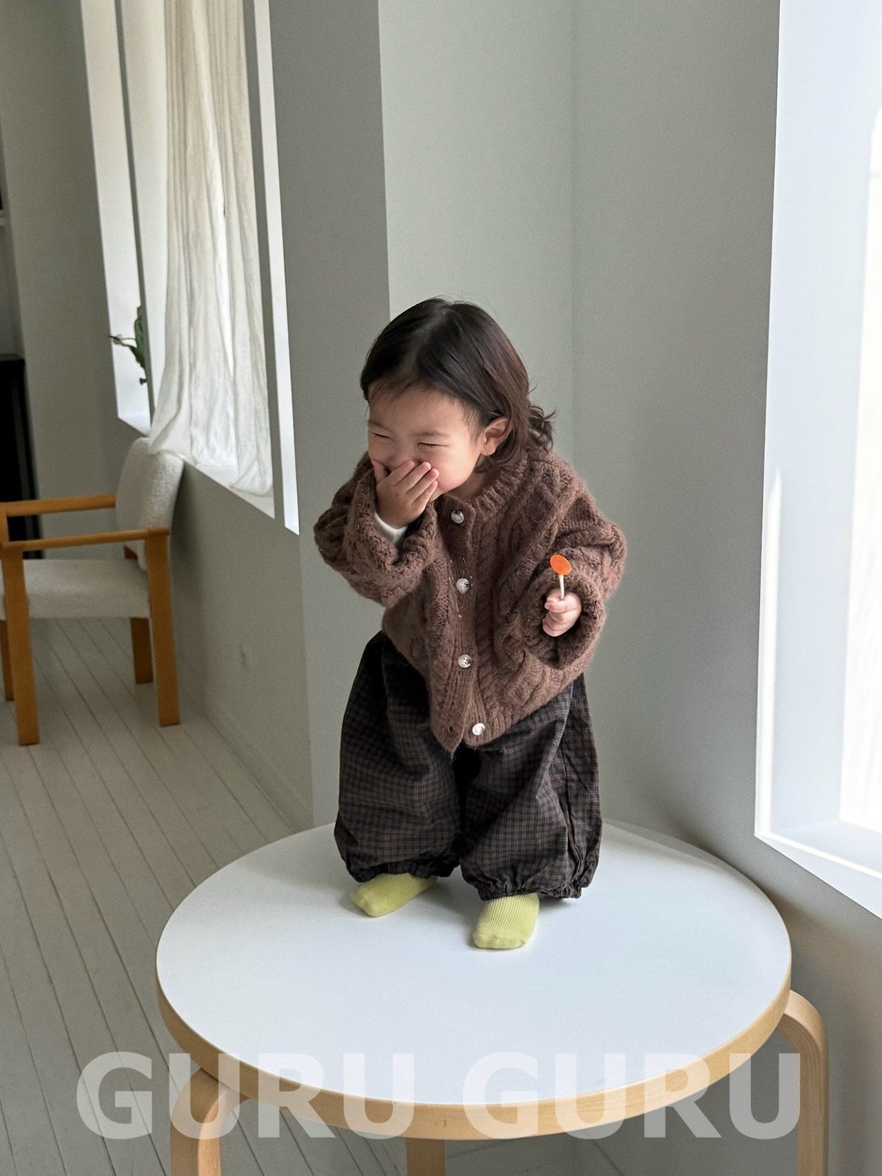 B.꽈배기니트가디건