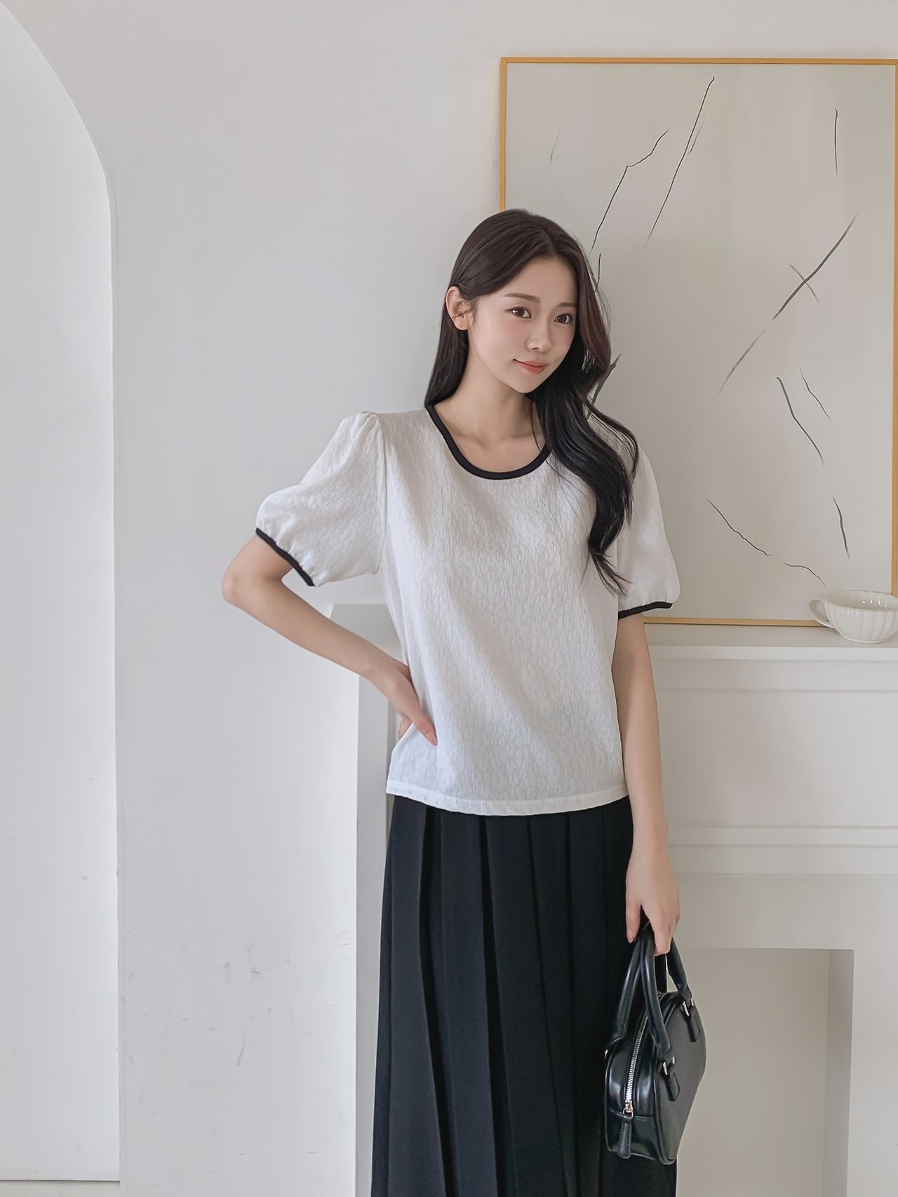꾸안꾸 프렌치 무드 배색 반팔 블라우스 데일리 오피스룩