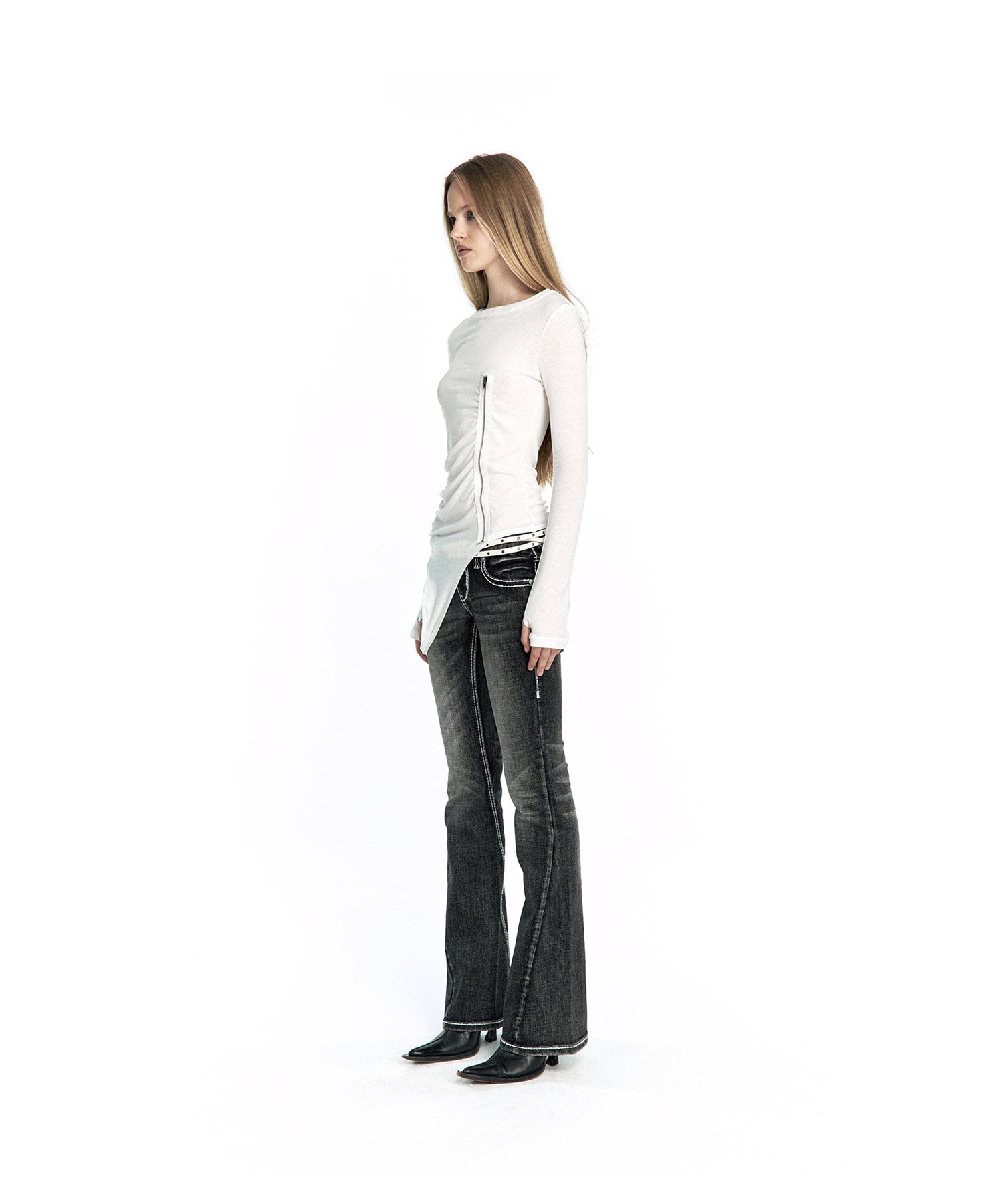 [Restock 10.13] Cut-Out Slash Zip Longsleeve Ivory