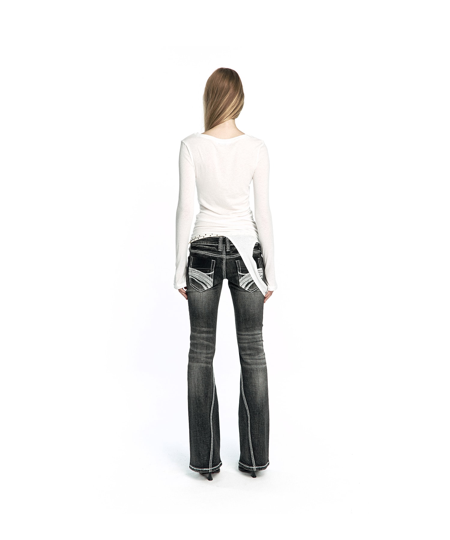 [Restock 10.13] Cut-Out Slash Zip Longsleeve Ivory
