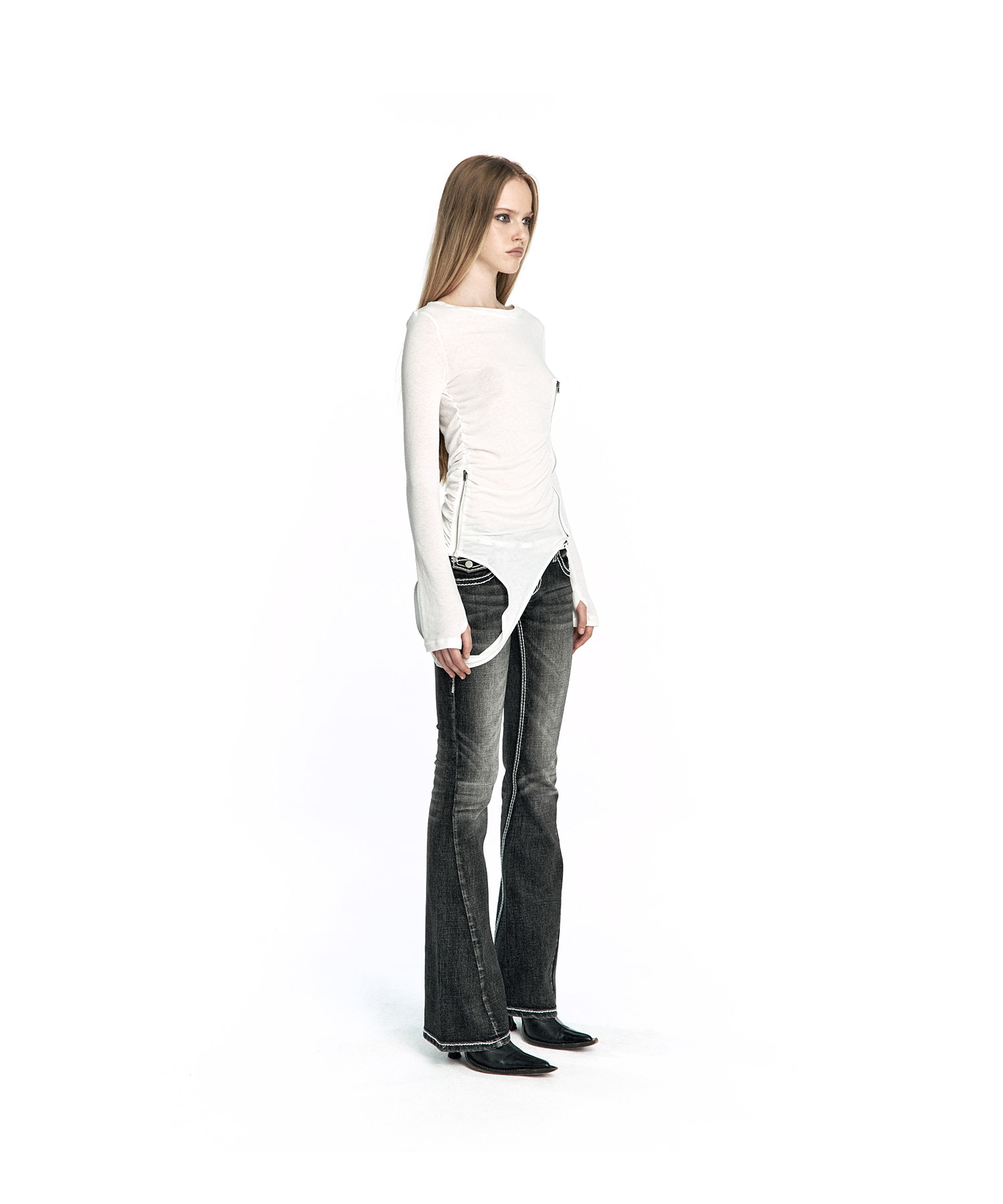 [Restock 10.13] Cut-Out Slash Zip Longsleeve Ivory