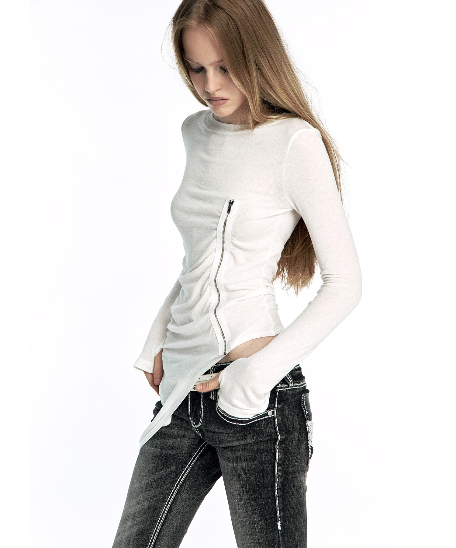 [Restock 10.13] Cut-Out Slash Zip Longsleeve Ivory