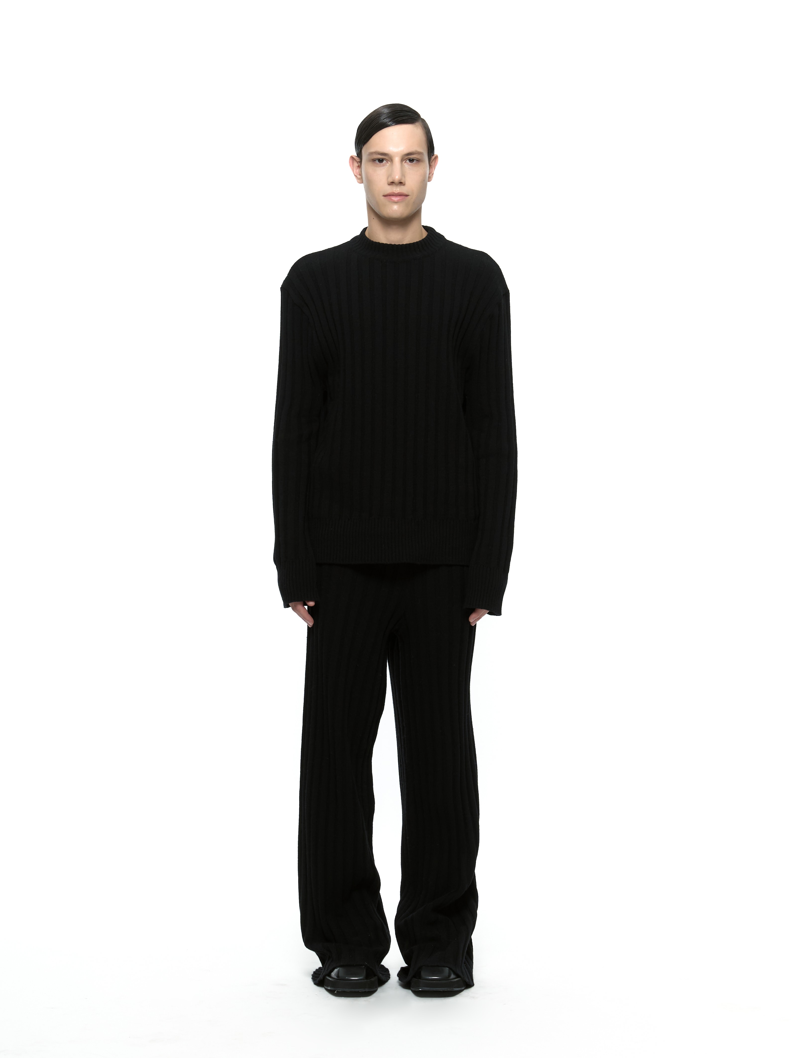 MERINO WOOL SWEATER (BLACK)