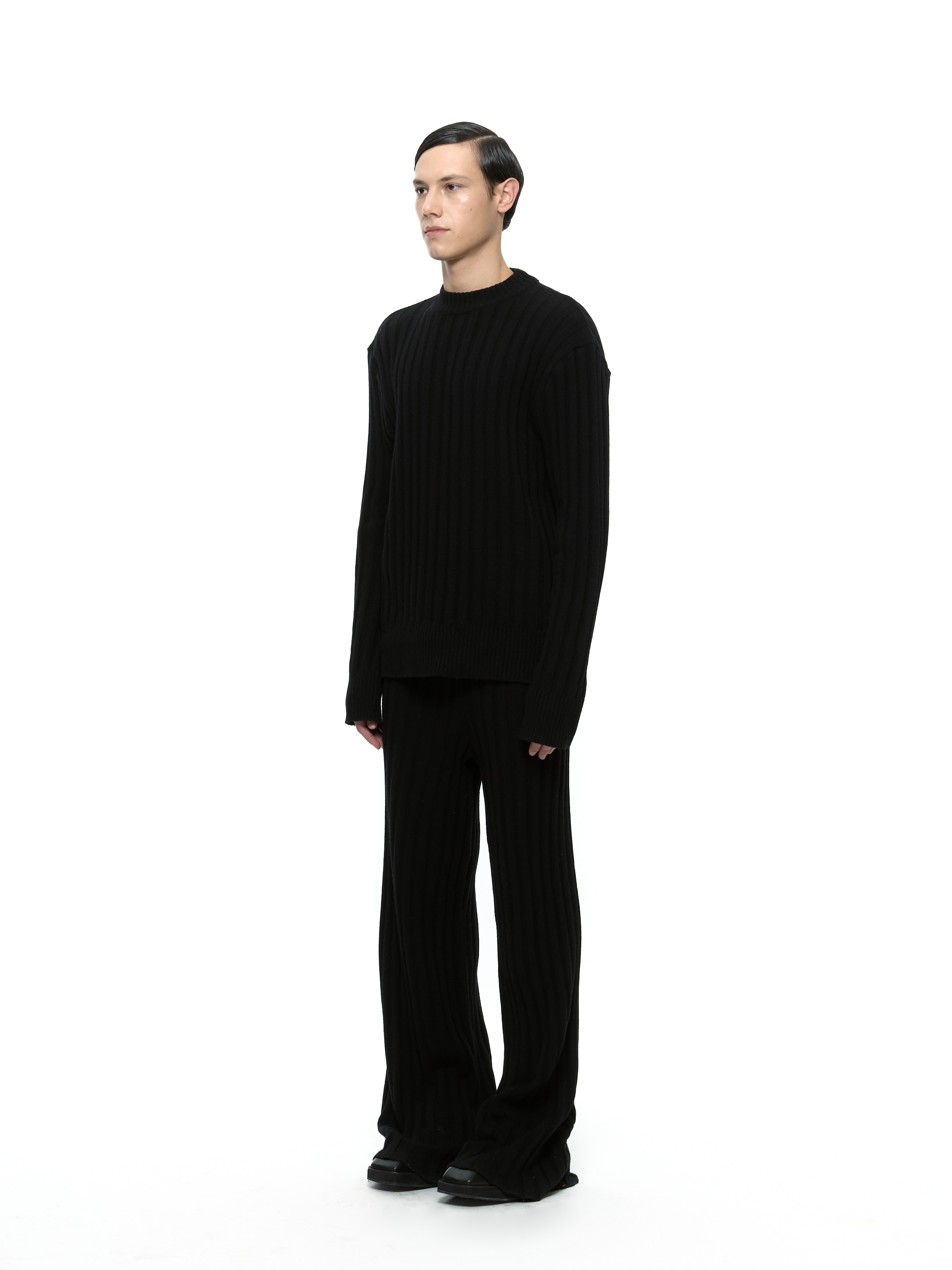 MERINO WOOL SWEATER (BLACK)