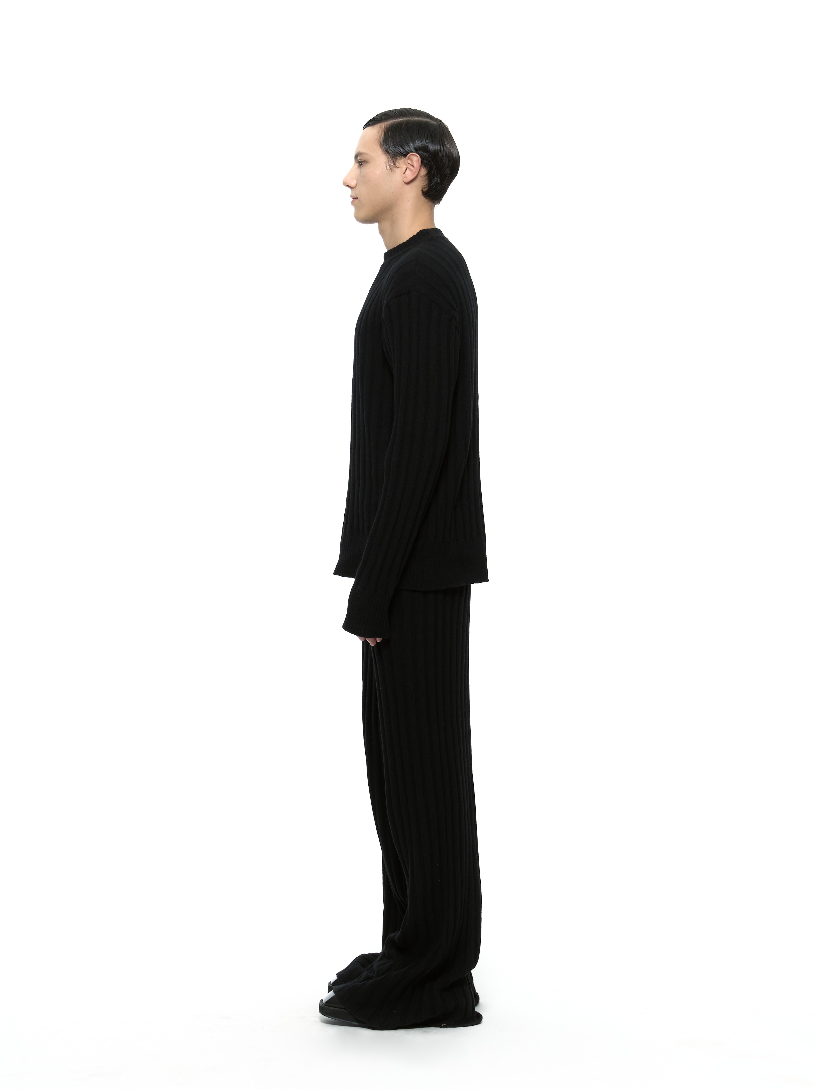 MERINO WOOL SWEATER (BLACK)