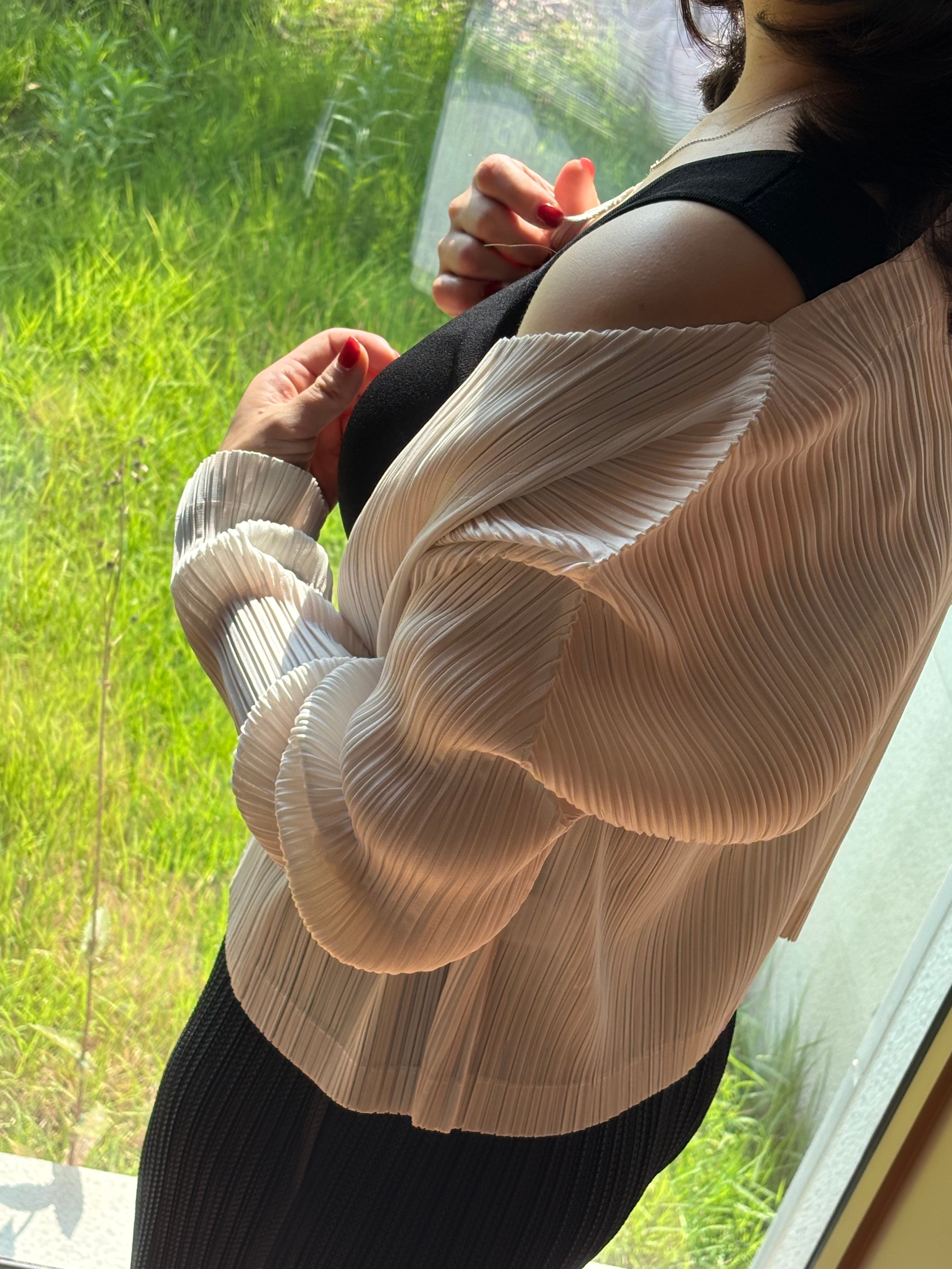 Pleats cream cardigan