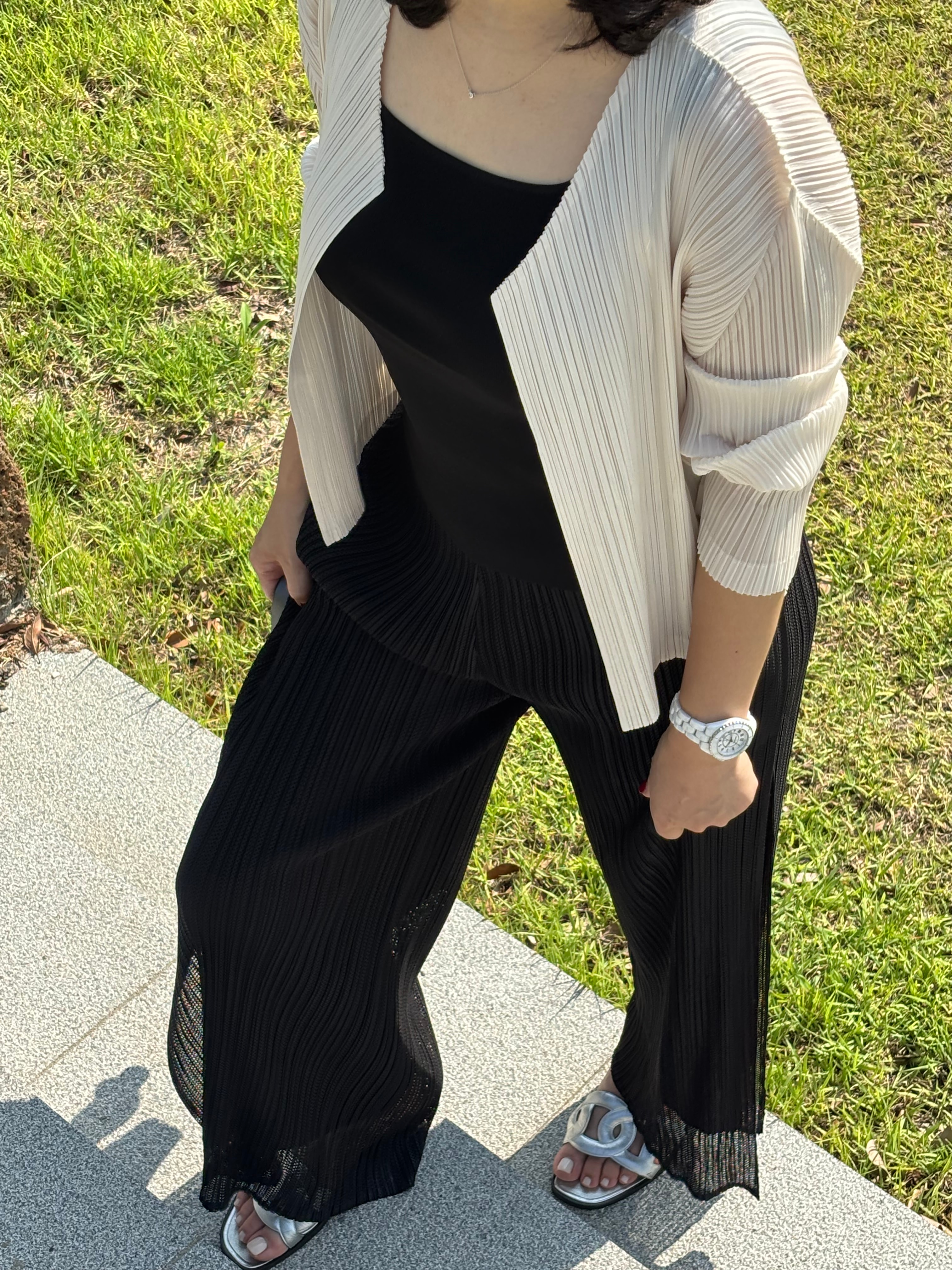 Pleats cream cardigan