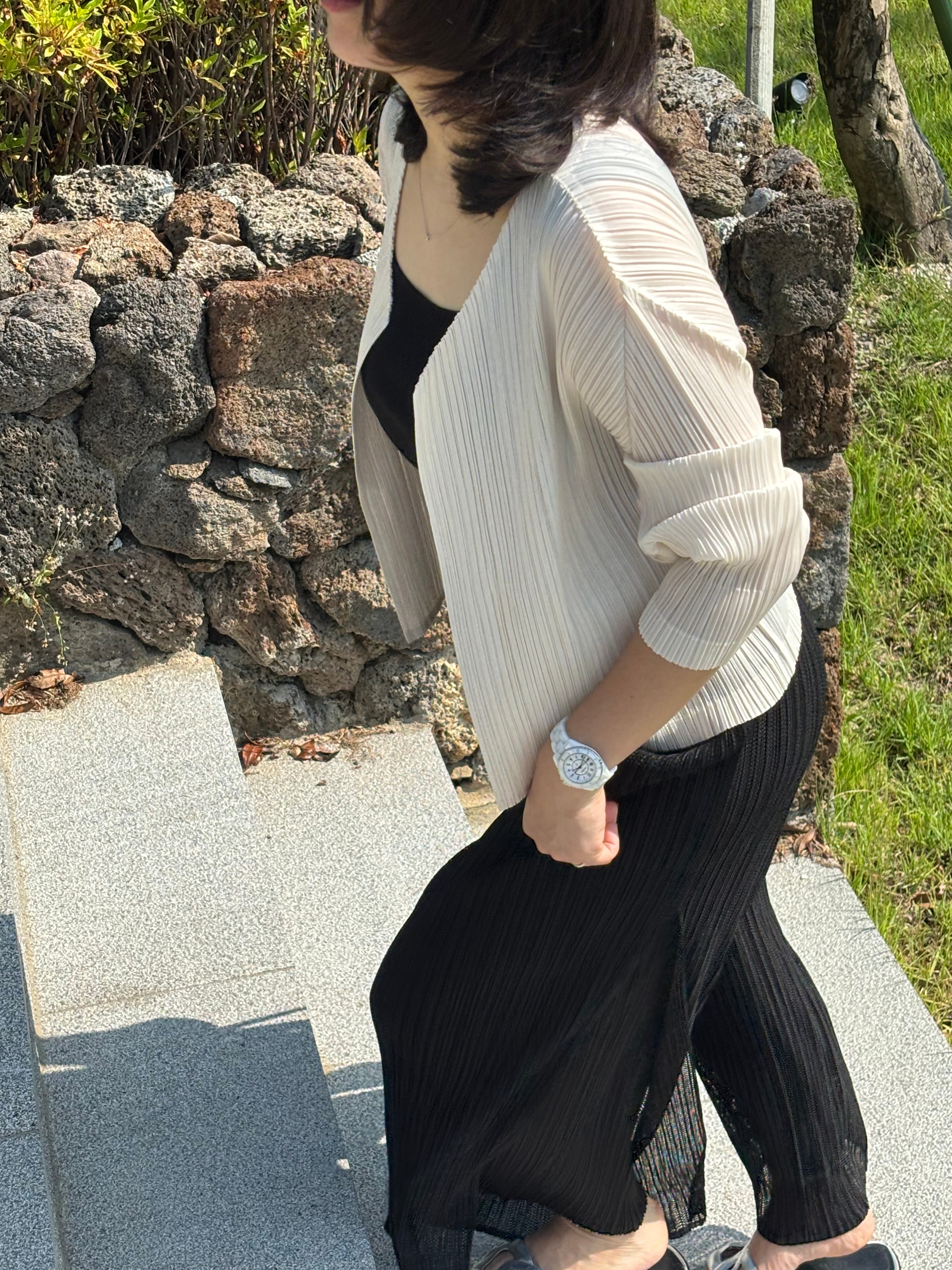 Pleats cream cardigan