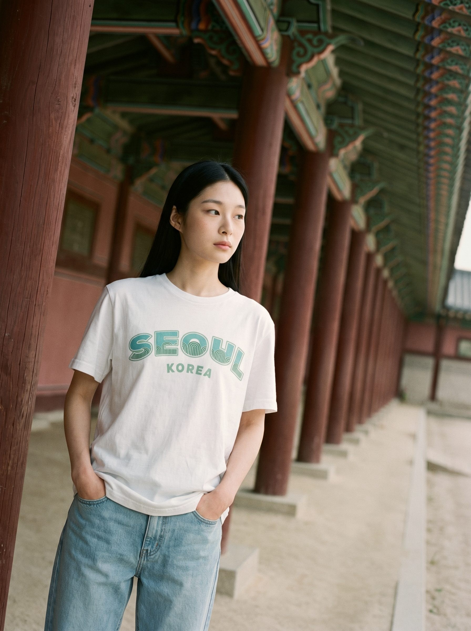 일월오봉도를 담은 서울 타이포 티셔츠