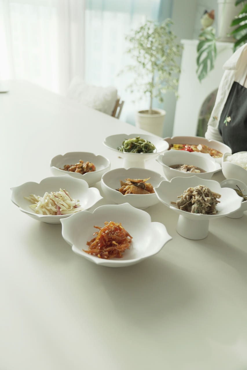 백자 낮은굽 꽃접시