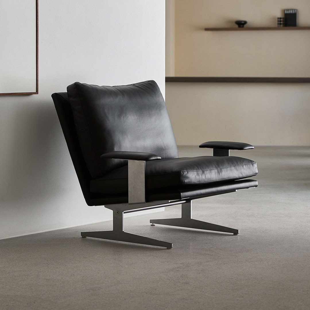 NO12. 840 Leather Lounge Sofa (1-seater tray)