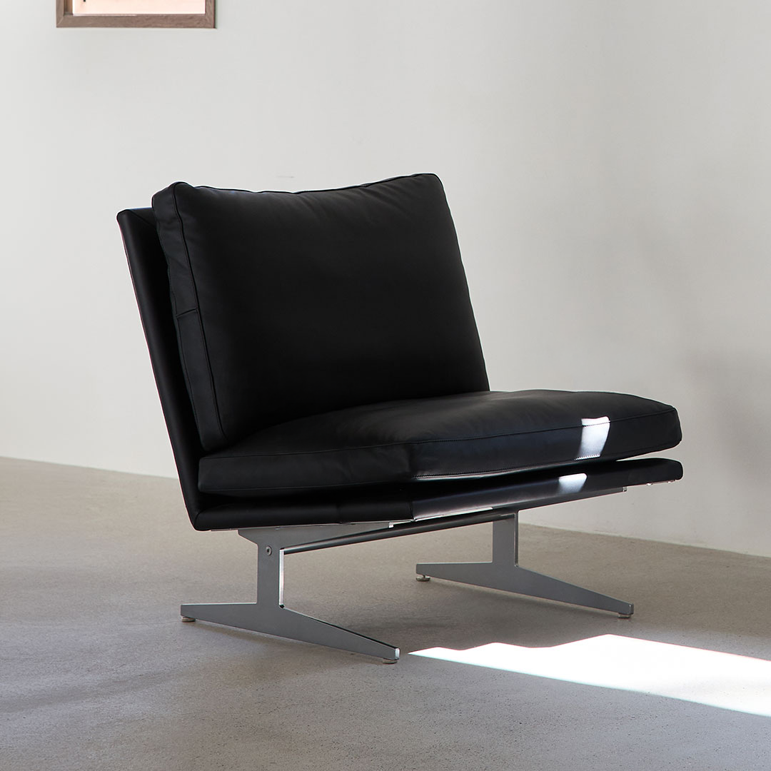 NO12. 640 Leather Lounge Sofa (1-seater)