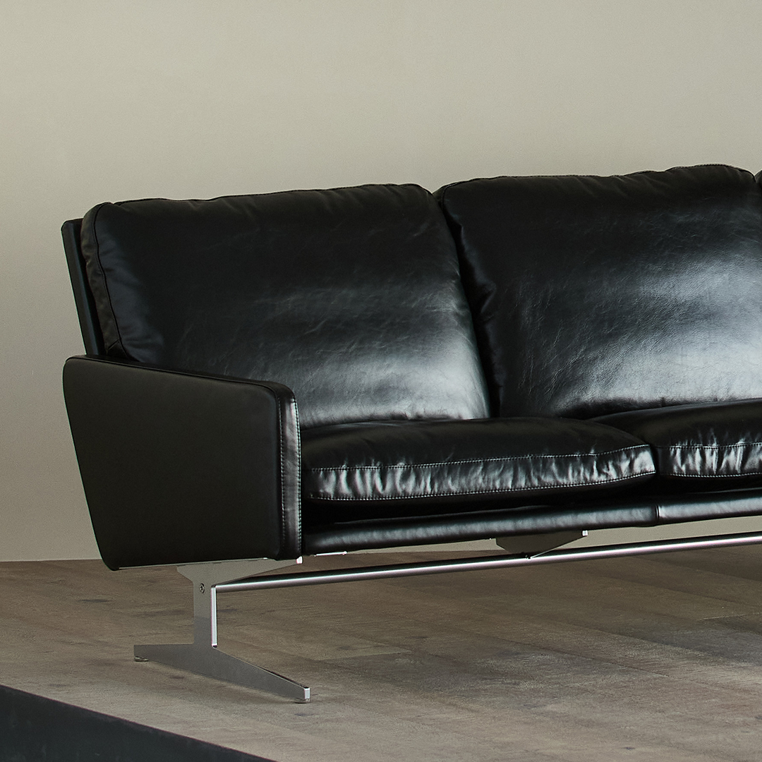 NO12. 1400 Leather Lounge Sofa (2-seater side arm)