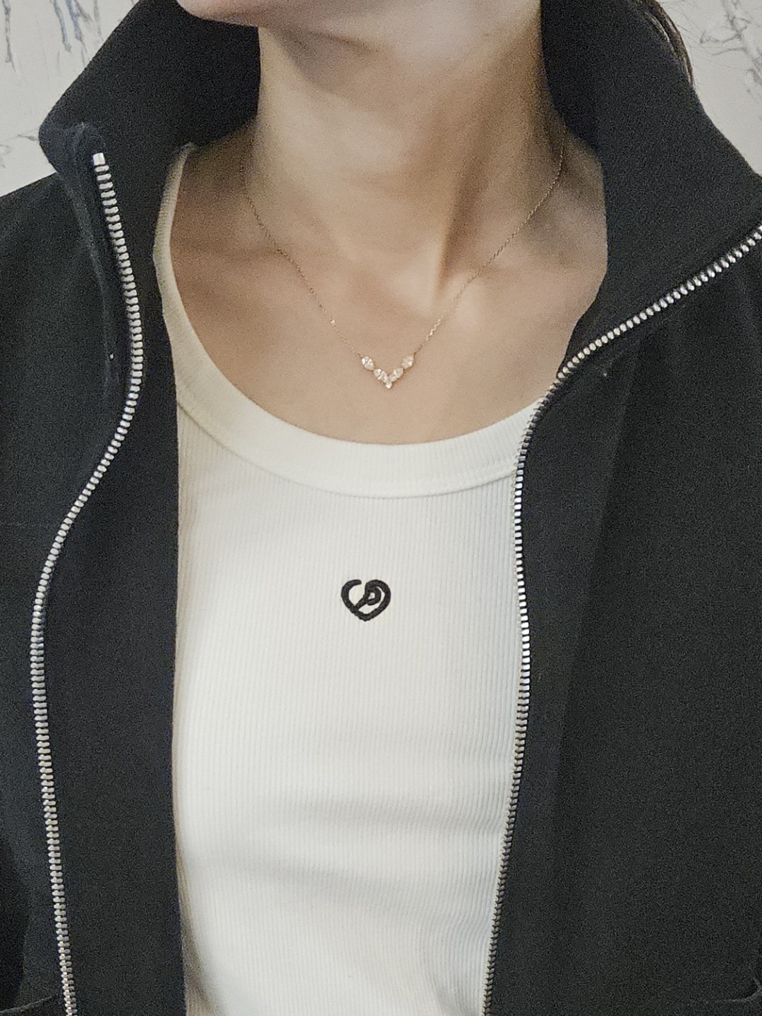 V 마퀴즈 목걸이