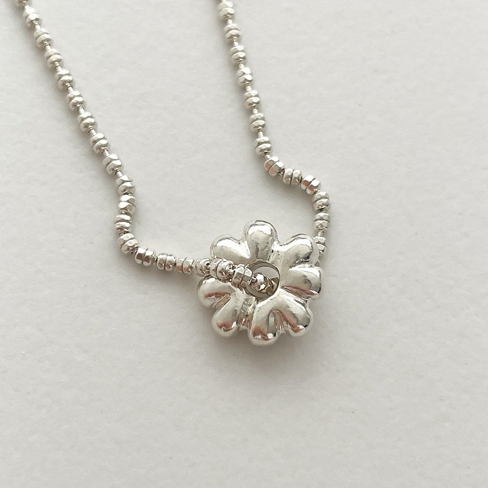clover loop necklace_mvn66