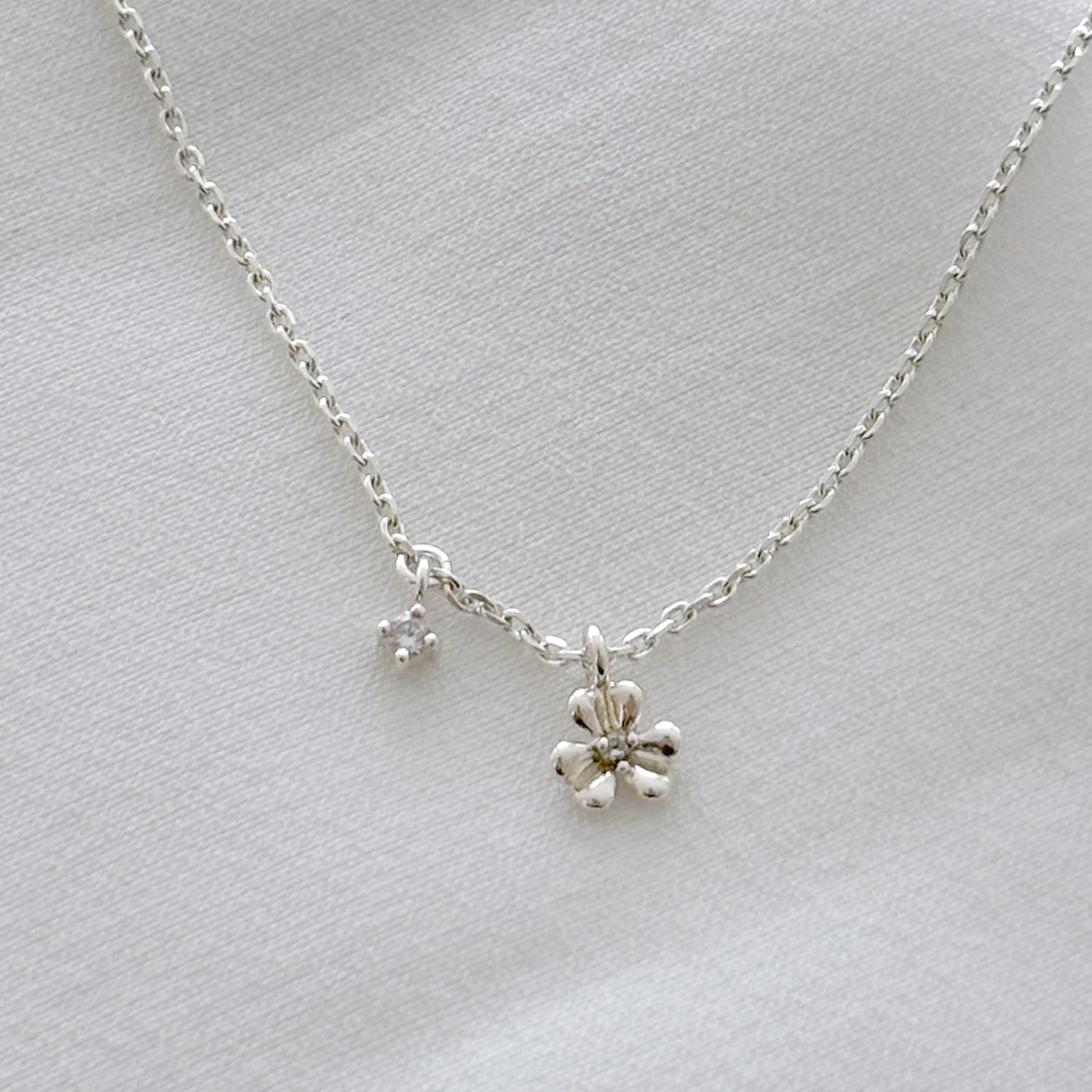 Petal Necklace_mvn71