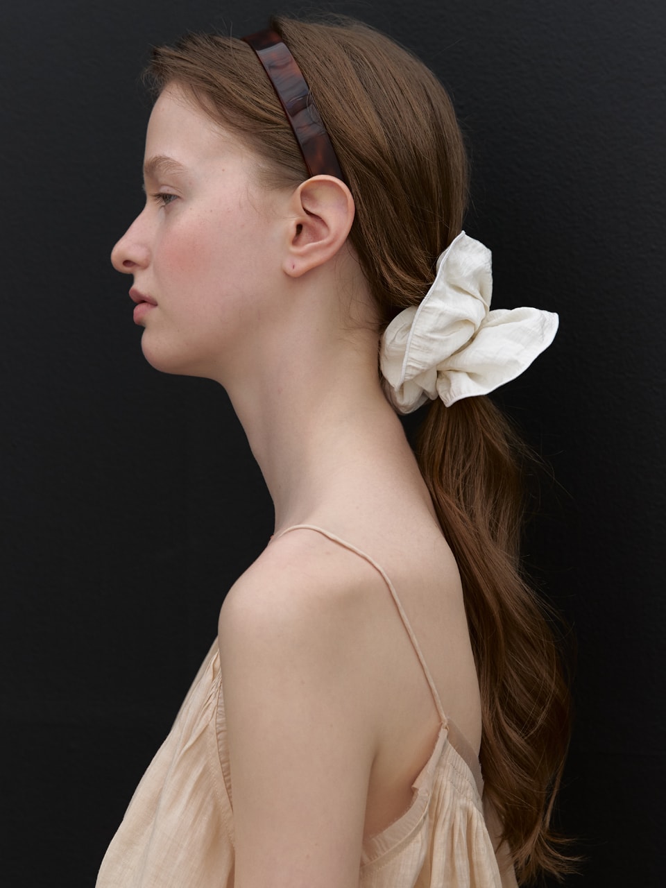 Airy Flow Scrunchie (oatmeal Beige)