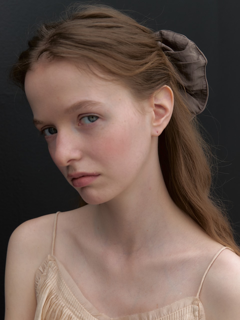 Airy Flow Scrunchie (cocoa brown)