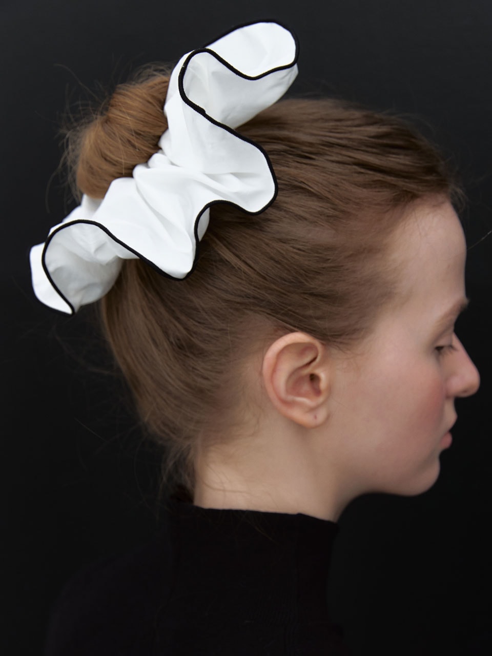 Silky Drape Scrunchie (edge black)