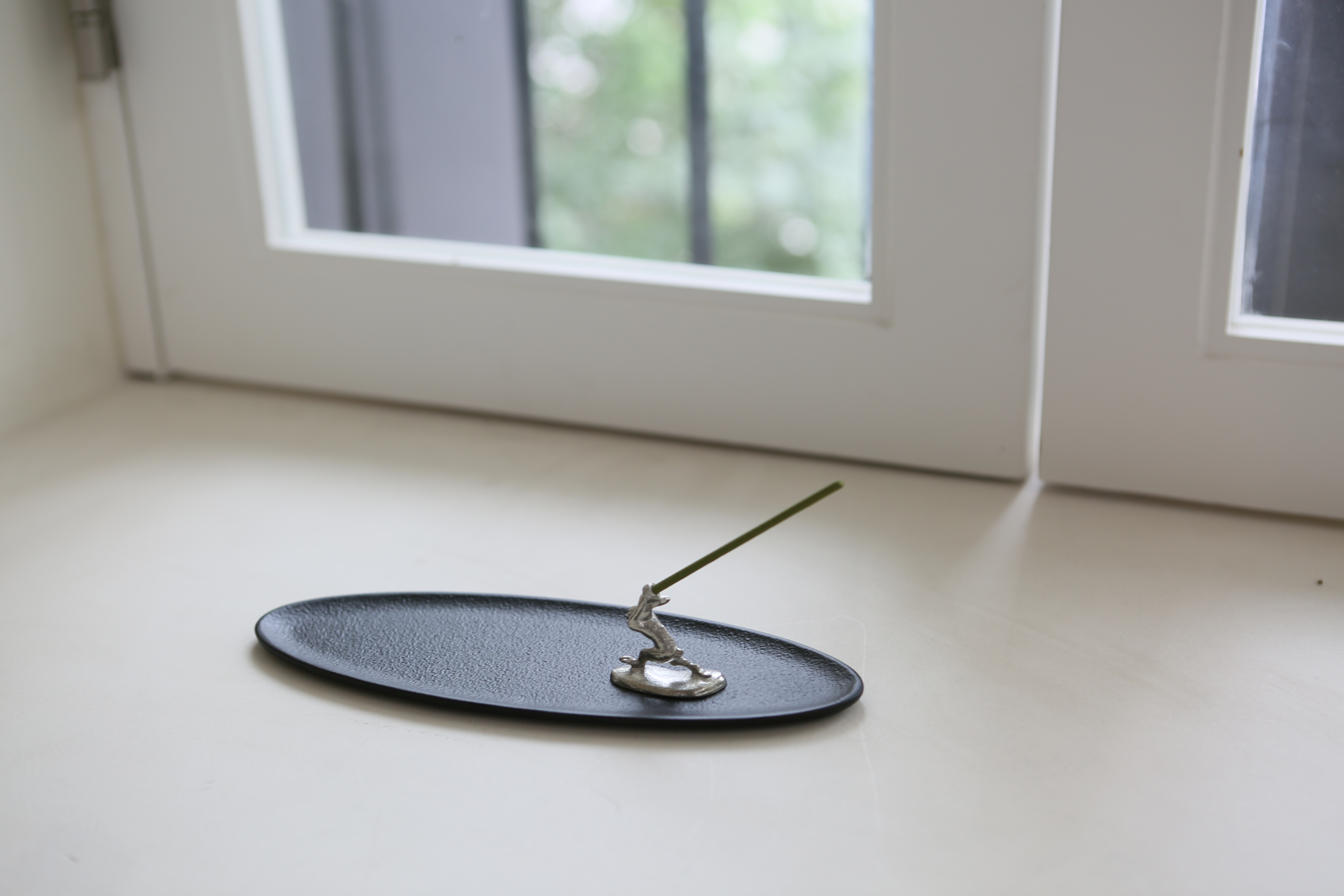 스미타니 오벌 인센스 트레이 블랙 Sumitani Oval Incense Tray Black