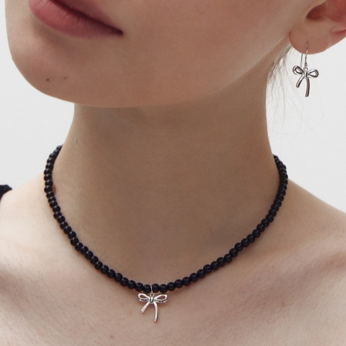 Ribbon black necklace