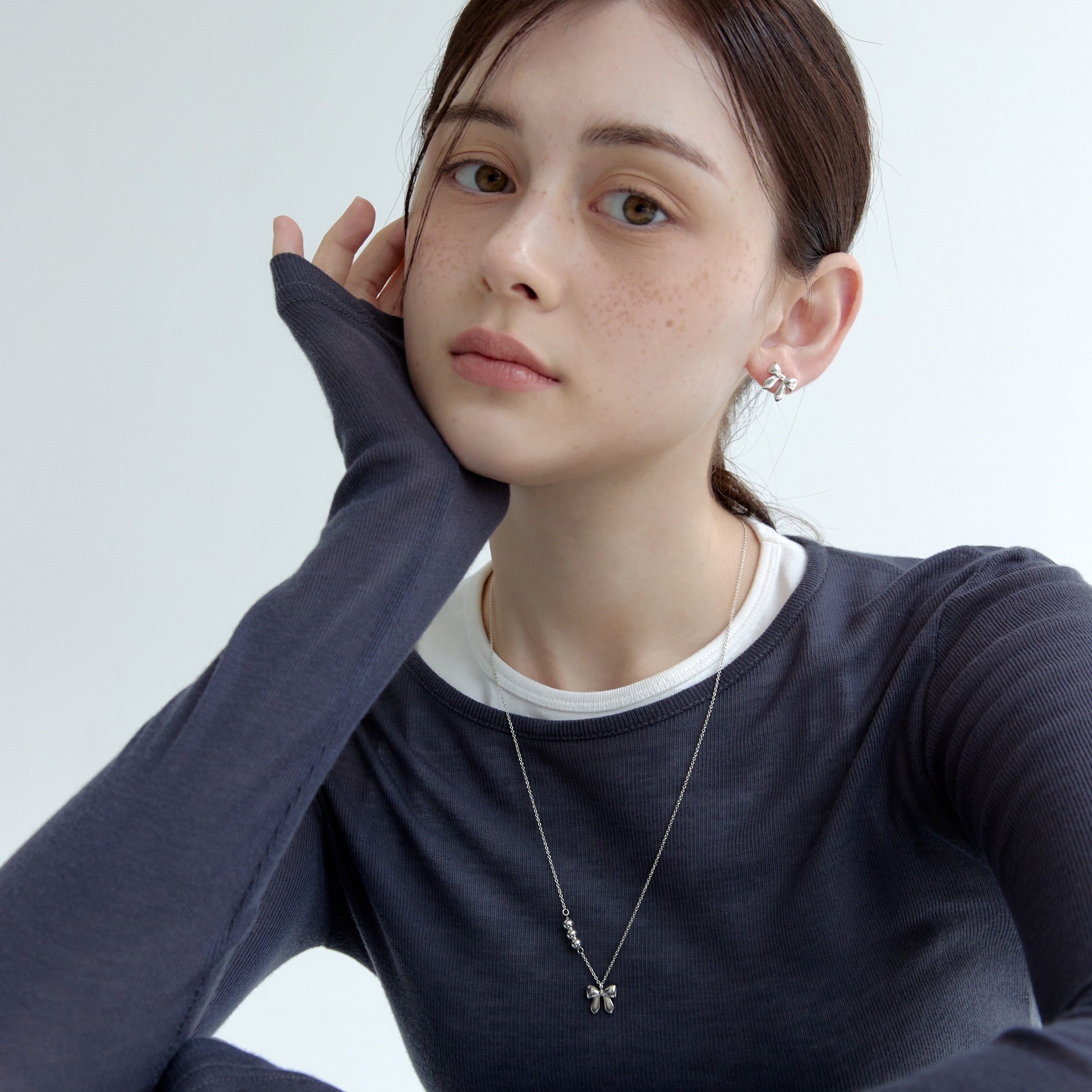 [Disney] Ribbon ball long necklace