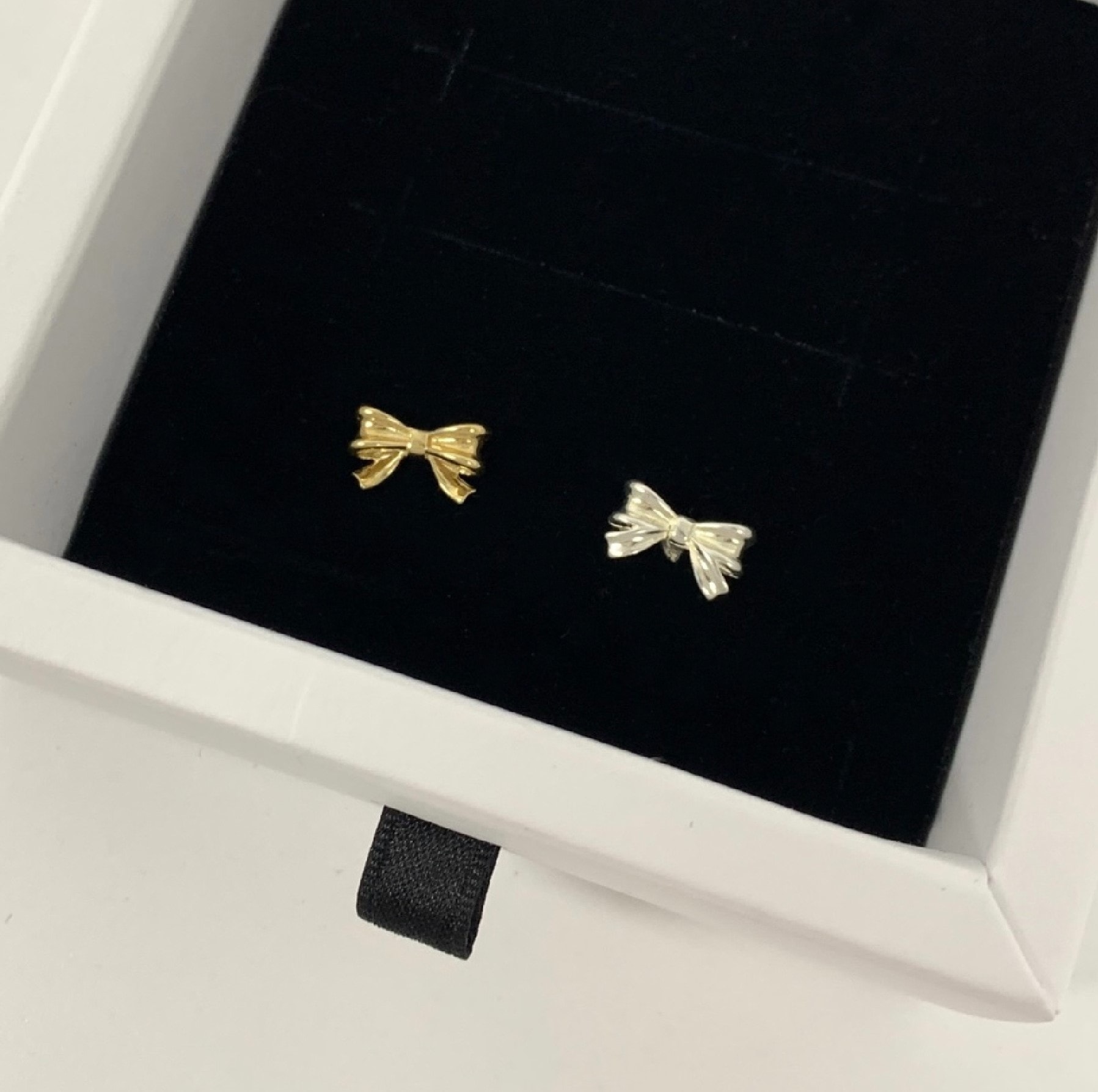 Petit ribbon earrings