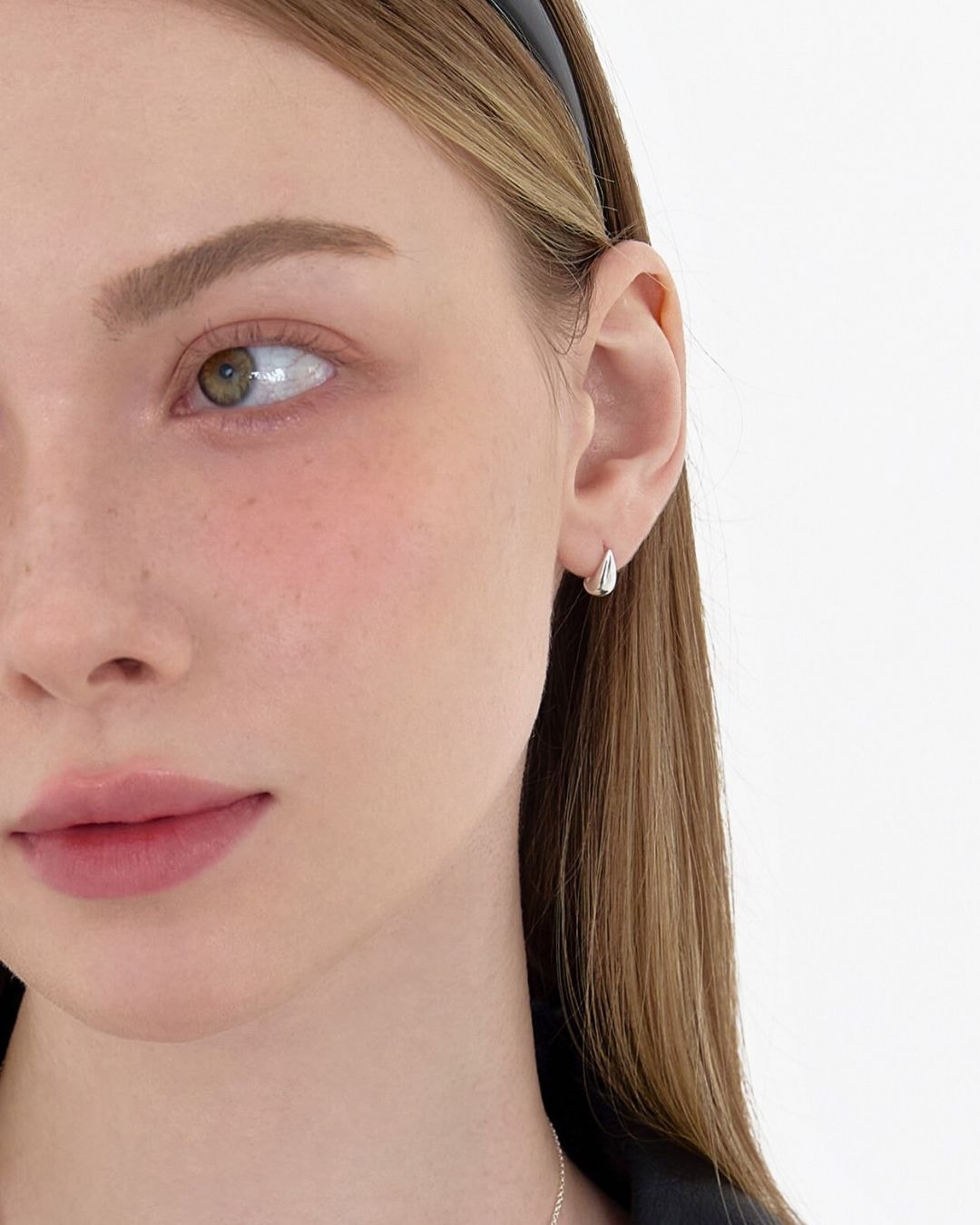 Water stud earrings