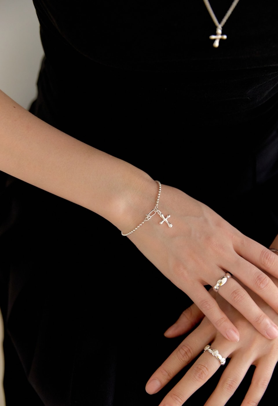 Cross melting ball bracelet