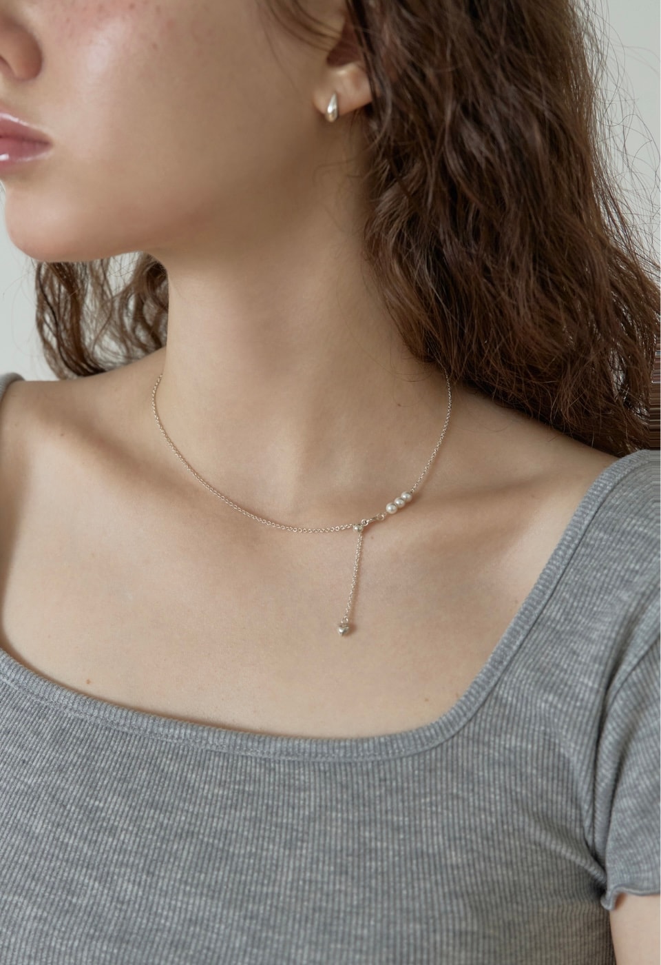 Three pearl drop necklace
