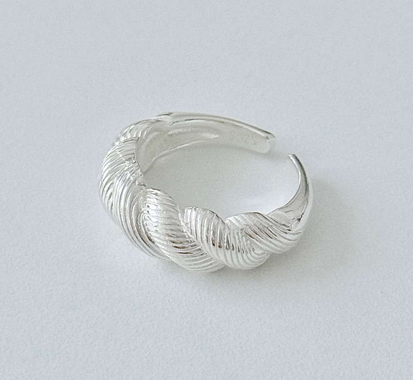 Mellow Twist Open Ring